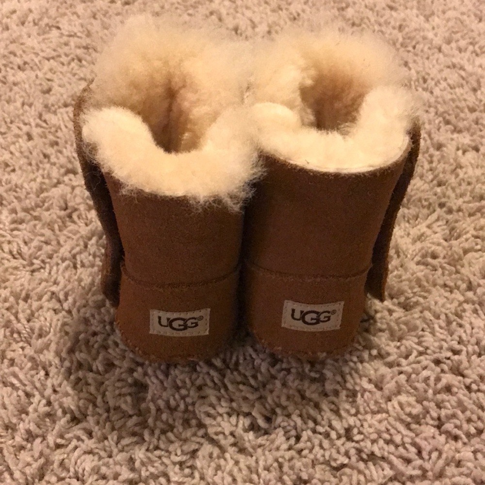 Infant Ugg Caden boots - size 2/3